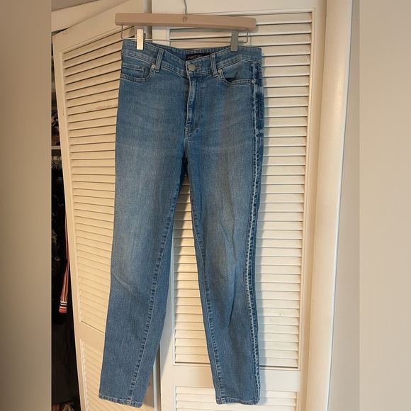 Made from soft Candiani denim, the slim-fit jeans are extremely comfortable. - Picture 6 of 6